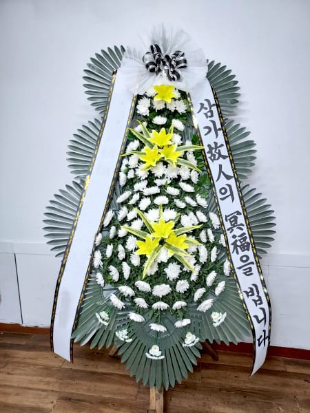가족분들이 선호하는 깔끔한 근조화환